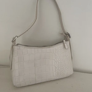 Nakd väsk vit - Nyskick