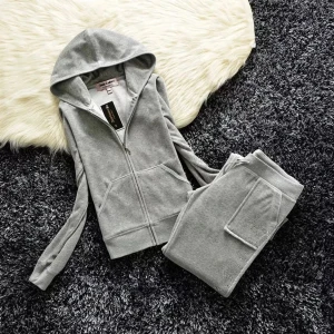 Juicy couture 2000’s - Säljer pga köpt i fel storlek. Denna storleken är Xs-small väldigt små för mina ben. 