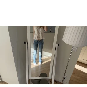 Pepe jeans - Säljer dessa ljusblåa lågmidjade flare/bootcut pepejeans då jag har många liknande. Endast använda 1 gång. Storlek 25W 32L Pris: 450 + frakt 