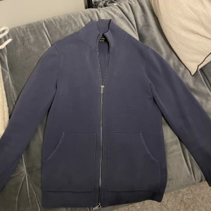 Massimo dutti tröjan - Skön Massimo dutti tröja i storlek S fint skick sparsamt använd.