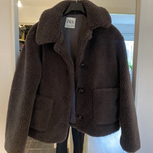 brun jacka - Såå skön och snygg jacka från Zara😍