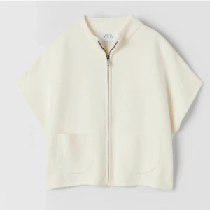 Kofta  - Snygg kofta från zara som är slutsåld! Är i barnstolen 13-14 år men passar en xs-m