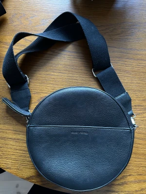 Väska  - Använd en gång.  Köparen står för frakten 