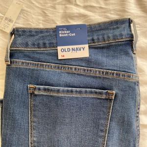 Bootcut jeans - Helt oanvända bootcut jeans, stl. 42