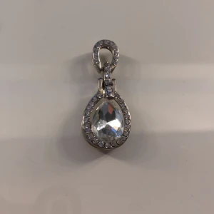 Halsband  - Jättefint hänge till halsband ☺️