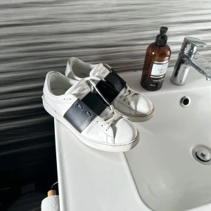 Valentino Open Sneakers - Storlek 41, bra skick