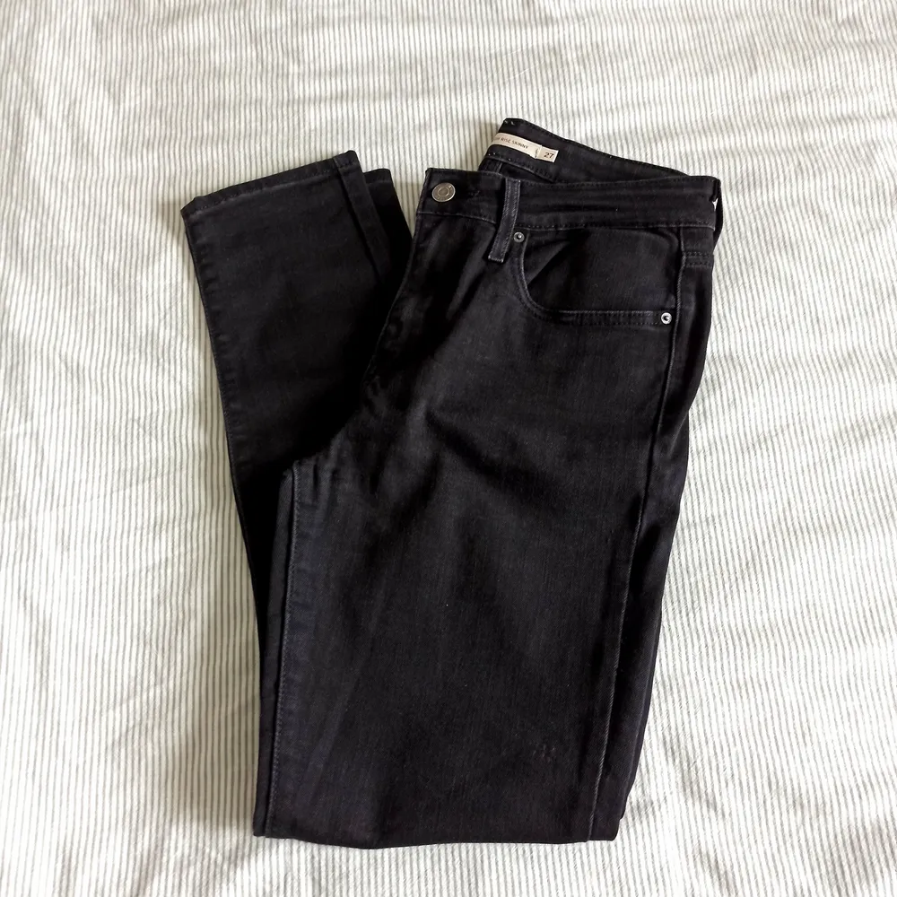 Levi's black high rise skinny jeans in size 27x28. Quite good condition.. Jeans & Byxor.