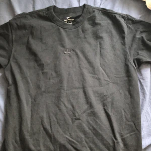 Nike T shirt - Storlek M, skriv för mer info