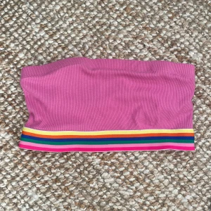 Rosa topp  - Rosa topp från Forever21. Använd cirka 2 gånger. Tvättad en gång. Storlek M, men passar nog en S också. Bra stretch! 