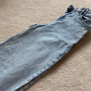 Super söta och sköna jeans från Lindex ska sitta lite tajt 146/152