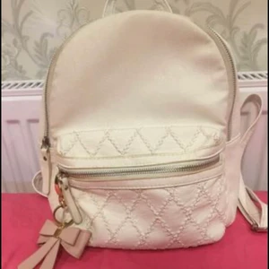 Ryggsäck  - Hej jag säljer min fina väska för 100kr