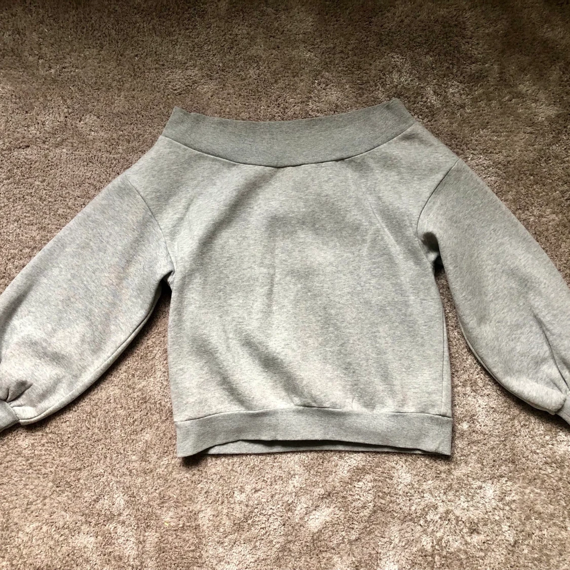 Offshoulder-tröja strl M - 90