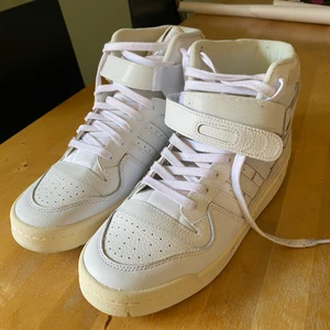 Adidas Skor  - Använda 1 gång bara, storlek 42 & 2/3