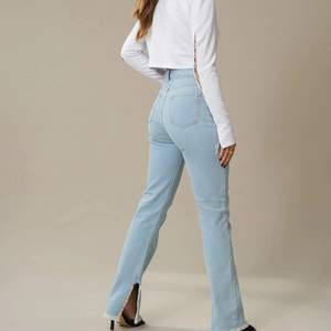 Jeans i storlek 34, kollektionen finns ej kvar längre