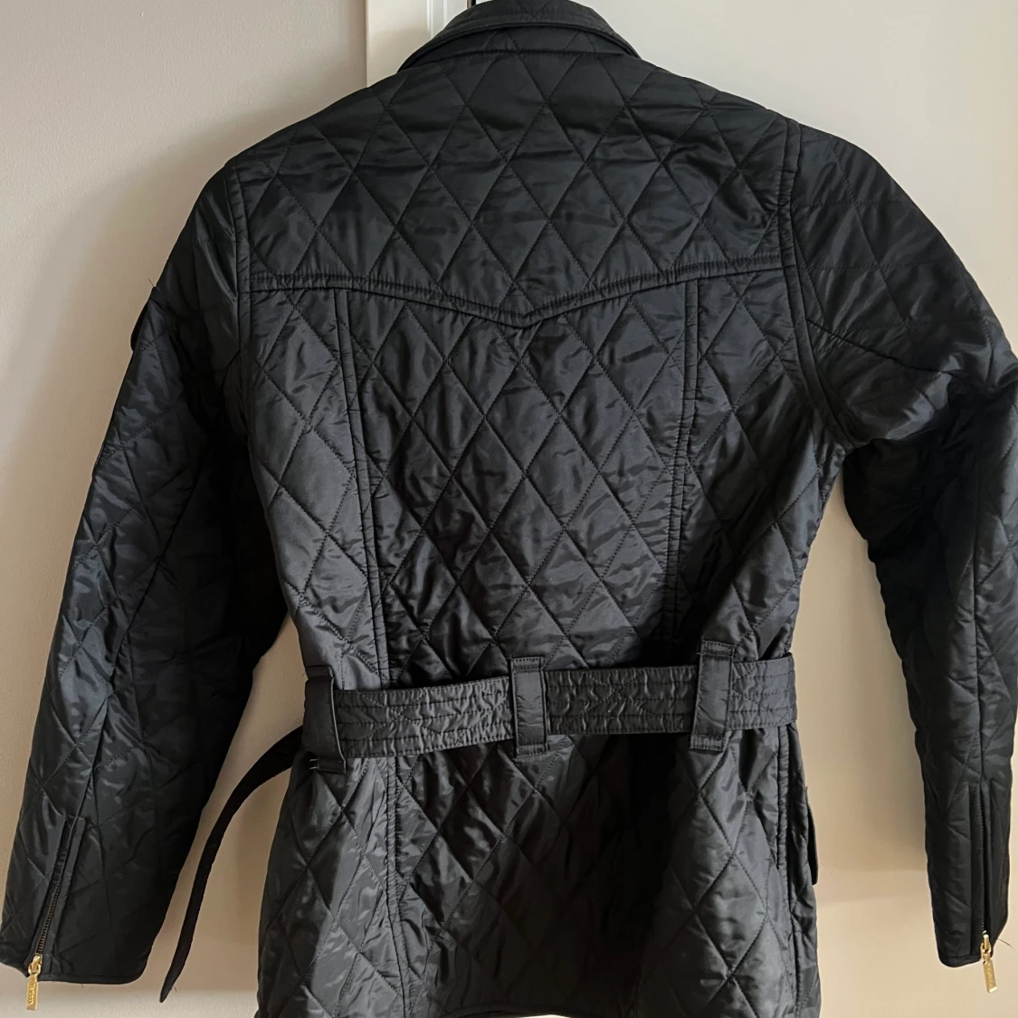 Svart barbour jacka säljes i storlek XS - 90