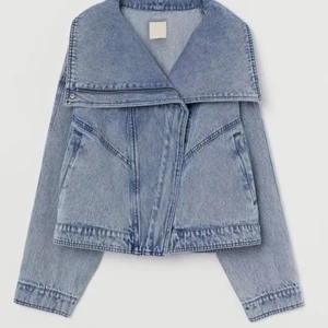 Intressekoll - Intressekoll på denna slutsålda jeansjacka från hm!! Strl S men oversized passar från Xs-M❤️