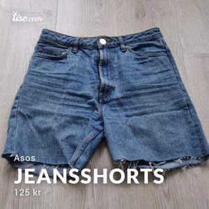 Jeansshorts från Asos i fint skick 🩳 Var ursprungligen jeans👖