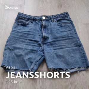 Jeansshorts  - Jeansshorts från Asos i fint skick 🩳 Var ursprungligen jeans👖
