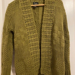 Grön kofta  - Jättefin skön stickad kofta. Köpt på secondhand ❤️