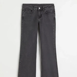 Trendiga low Waist - Säljer dessa helt nya slutsålda low Waist jeans 🖤💕 