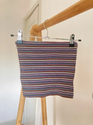 Brandy tubtopp - Intressekoll på denna tubtopp från Brandy Melville. Köpt för några år sedan men aldrig använd i princip. Snygg när man är solbränd💆🏽‍♀️Stl onesize🤍Använd köp nu!