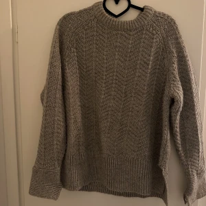 Stickad tröja  - Grå stickad tröja från hm i storlek M 