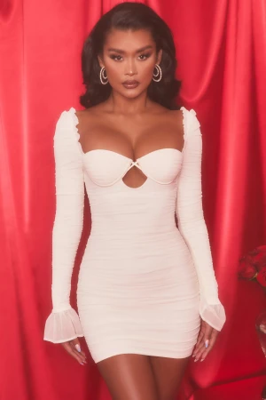 OhPolly - Klänning som användes på studenten, dvs använd en dag och är i väldigt gott/nyskick för ytterligare bilder skriv i pm strl 6/34