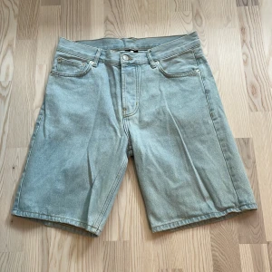 Shorts- Sweet sktbs - Använda en gång Säljs pga fel storlek  Nypris 499 kr Mitt pris: 149 kr