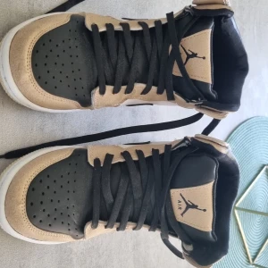 Nike air jordan 1 begie köpare står för frakt eller kan mötas upp - storlek 41 färg beige
