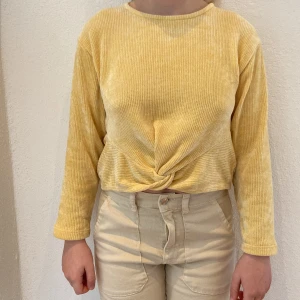 Tröja - Storlek: 134 - 140 Den är i toppen skick. Bara använd några få gånger.