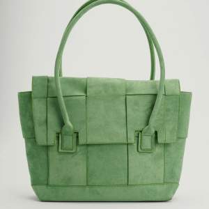 En jättefin grön väska som knappt är använd! 