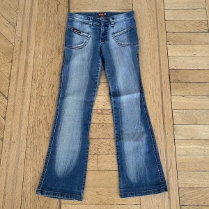 Jeans från replay - Jättesnygga jeans från replay. Knappen är borta men går att köpa på syaffär billigt.