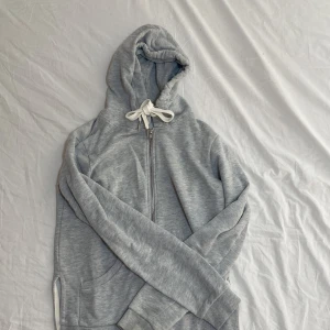 Grå hoodie från Lindex, S - Grå hoodie från Lindex i storlek S. Väl använd.