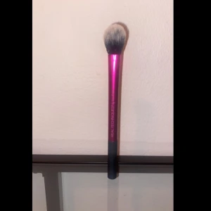 Real techniques - setting brush - Är använd men i gott skick & rengörs självklart innan den skickas! 