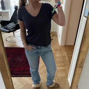 Zadig t-shirt - Så cool t-shirt från Zadig & Voltaire. Xs men oversized. Har en ”genomskinlig” blixt på ryggen. 