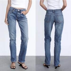 Mörkblå mid Rise jeans från zara💖 jättebra skick! Köparen står för frakt!