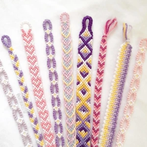 Armband - Snygga stilrena armband där du själv får designa färger och längd! Perfekt present eller till dig själv🥰 ju fler du köper ju billigare räknar jag ihop det (olika designer kostar olika, mellan 25-50 kr)❤️