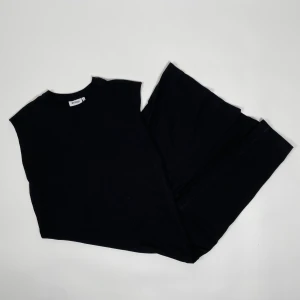 Klänning - Bra klänning lång ! Cute med långärmad under eller en bra stabil sommardag! 🫡