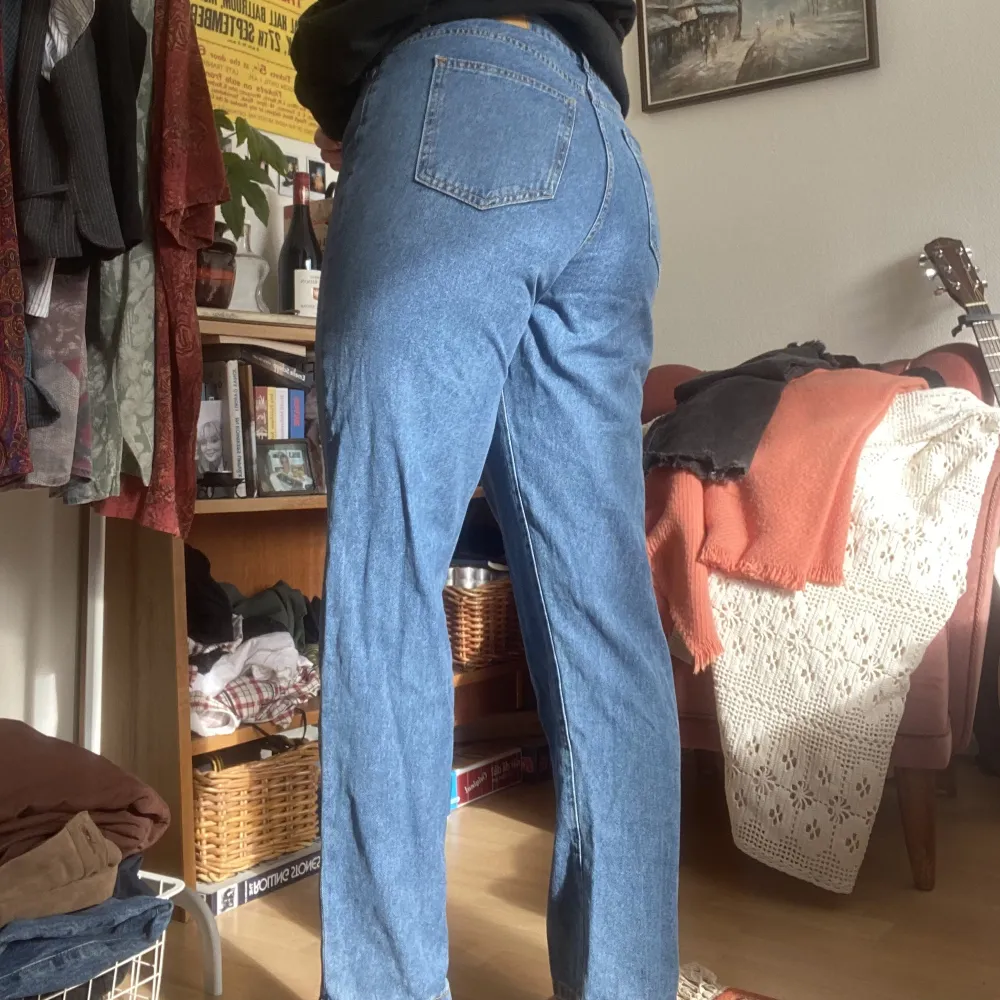 Jättesköna Noisy May jeans i väldigt fint skick, säljer eftersom de blivit lite för små och aldrig används! Köpare står för frakten!🌞. Jeans & Byxor.