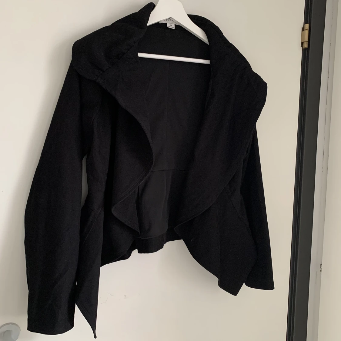 Tunn svart jacka - 91
