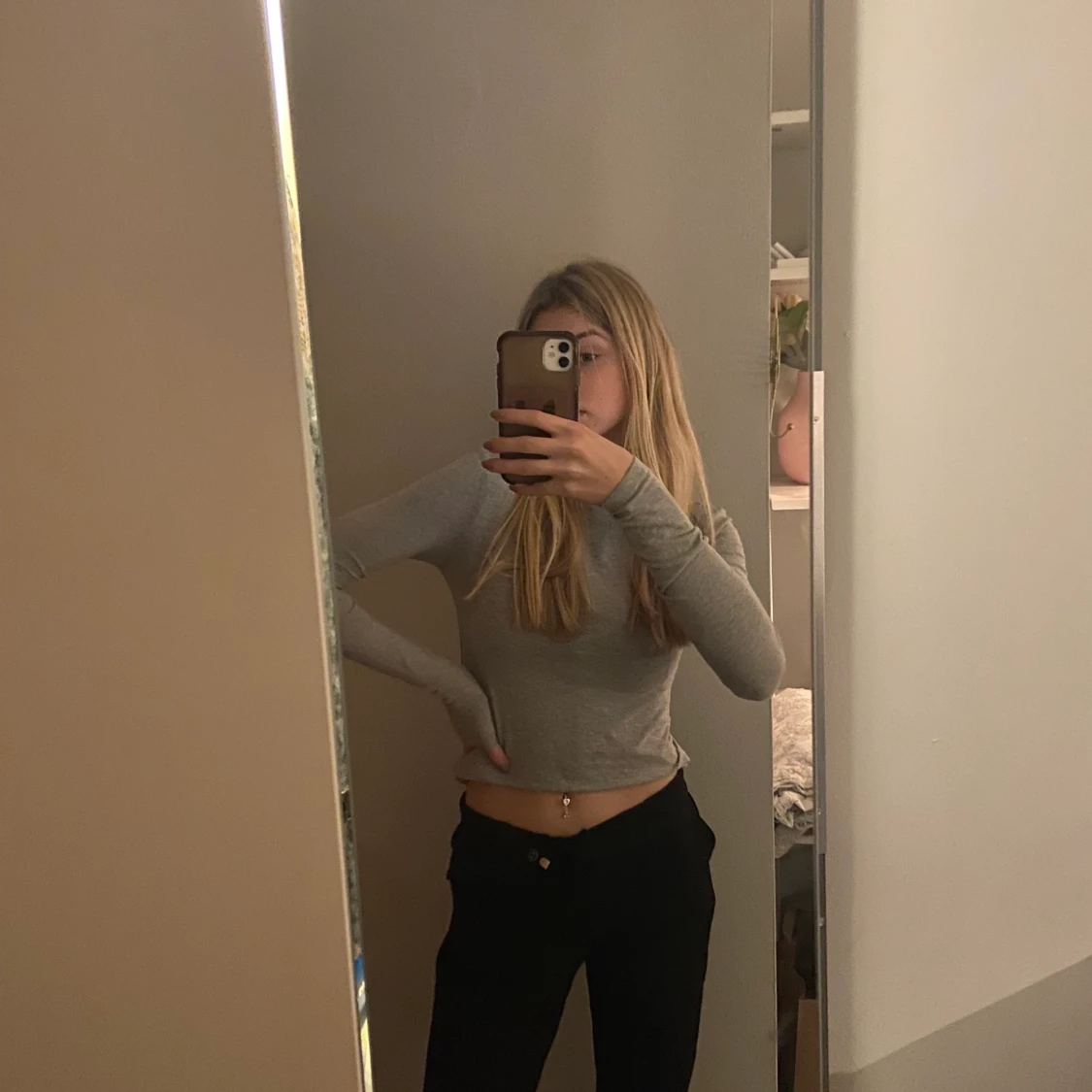 Grå långärmad tröja