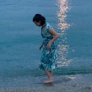 Floral Blue Designer Wrap Dress Size Small - Floral Designer Wrap Dress in Linen  Size Small 