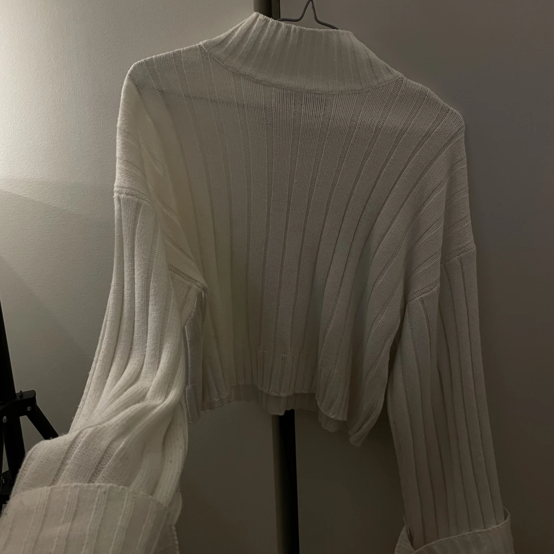 Ribbad vit tröja från Boohoo strl S - 91