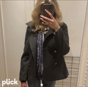 Kappa - Fin kappa storlek 34 men passar även på mig för 36. Bra skick o passar till våren