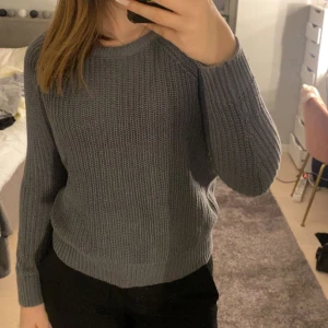 Tröja - Stickad grå tröja i storlek xs, säljer en likadan i brun/beige.