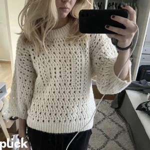 Zara topp virkad - Säljer min fina virkade zara topp då den inte kommer till användning. Lånad bild. 