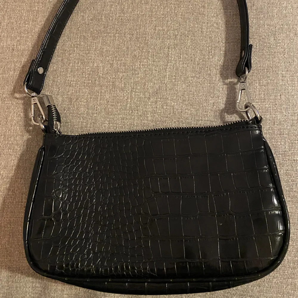 Väska från Gina Tricot, felfritt skick💕. Laukut & Käsilaukut.