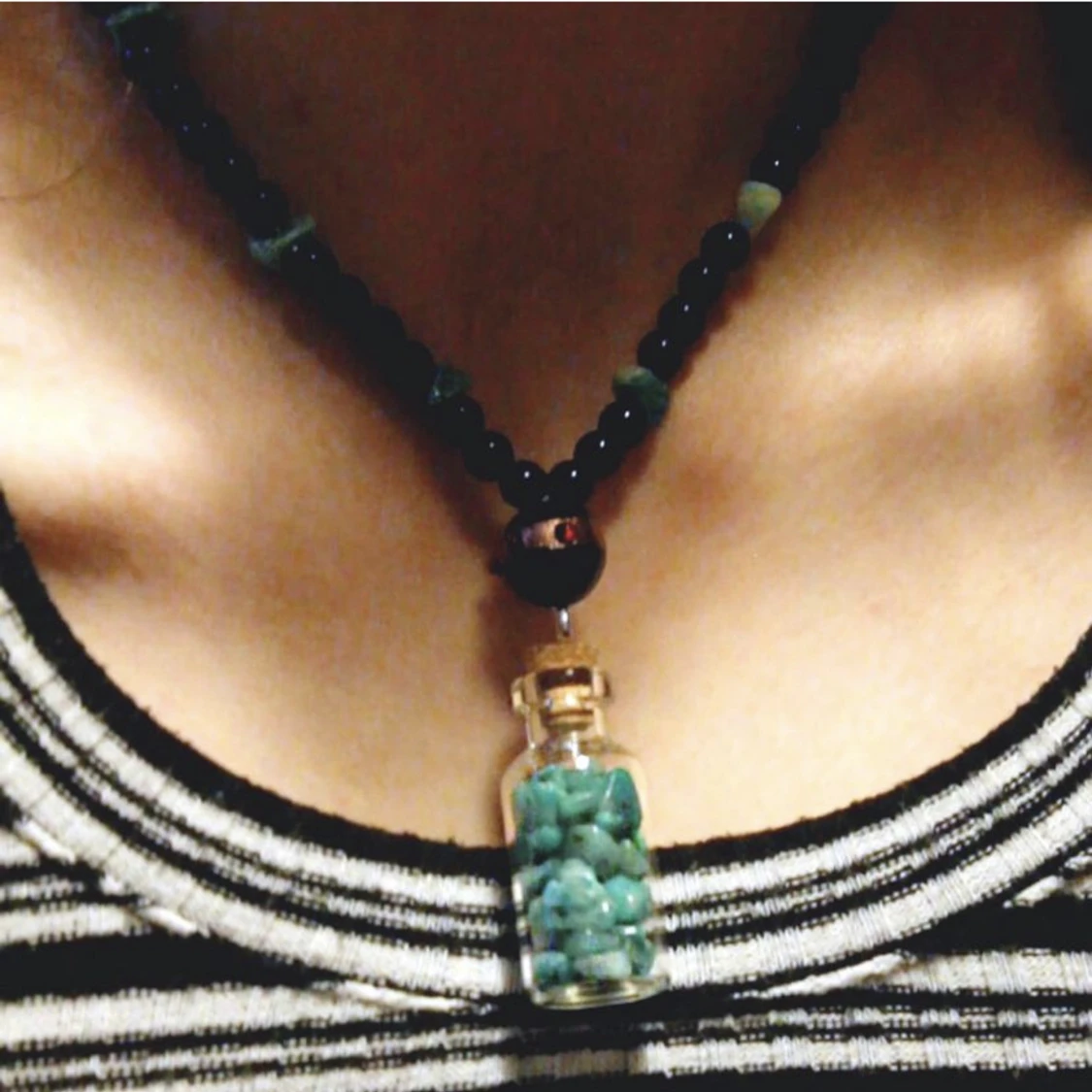 Halsband med glasflaska - 90