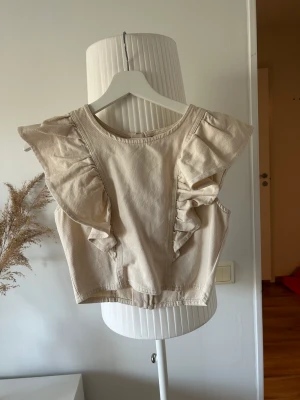 Top - Top från Ginatricot i xs.  Väldigt fint skick