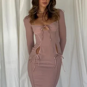 House of CB Midi dress - En orolig klänning!! Används en gång men är lite för liten :( köpt för 2000 kr! 